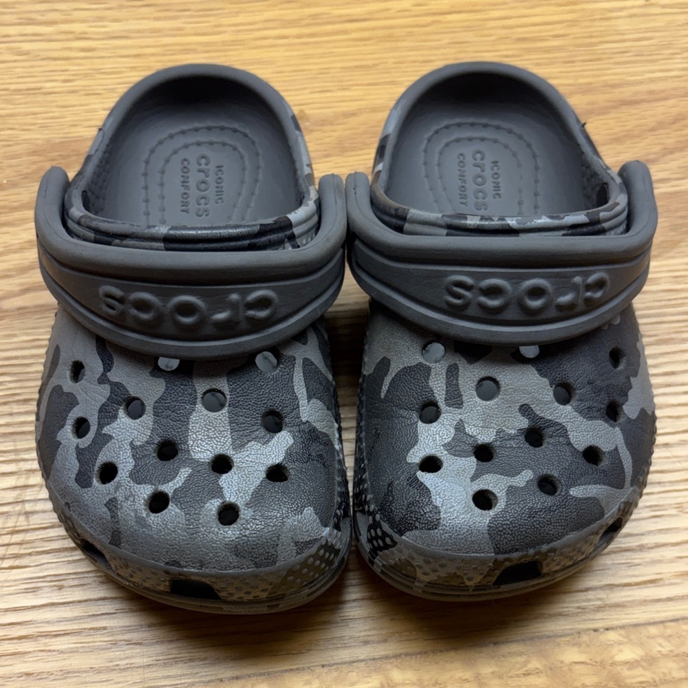 CROCS Kids' Camo Classic Clog - Gray